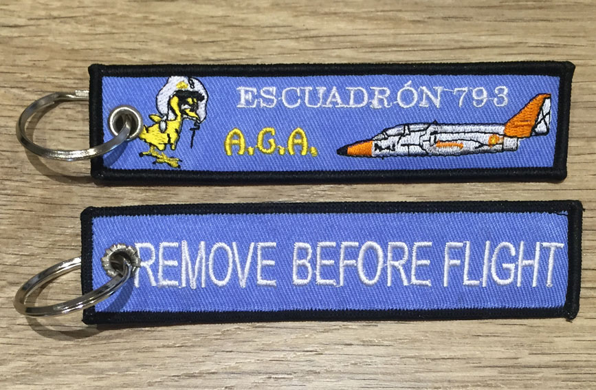Llavero Remove Before Flight "Escuadrón 793 Básica" azul